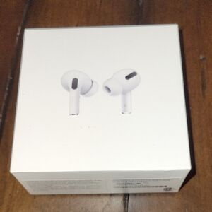 APPLE AIRPODSWITH CHARGING CASE WERE USED A FEW TIMES LIKE NEW